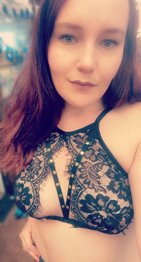 Foto desnuda filtrada de OnlyFans de Curvyredhead