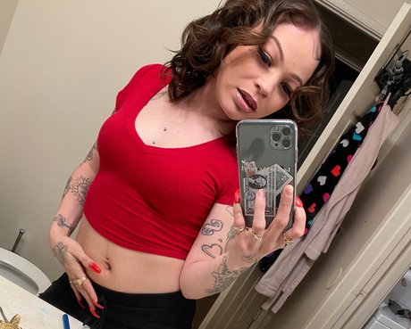 Foto desnuda filtrada de OnlyFans de Naughty Nadia