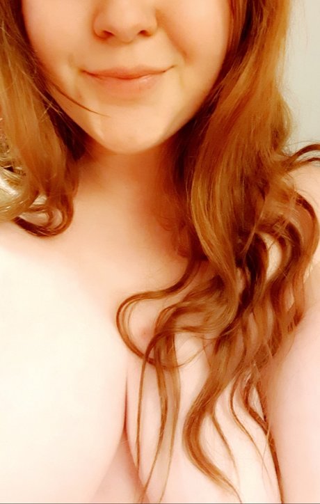 Foto desnuda filtrada de OnlyFans de  Curvy Norwegian Redhead 