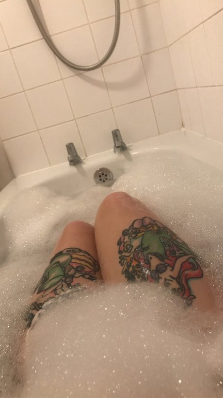 Foto desnuda filtrada de OnlyFans de Curvy Mermaid