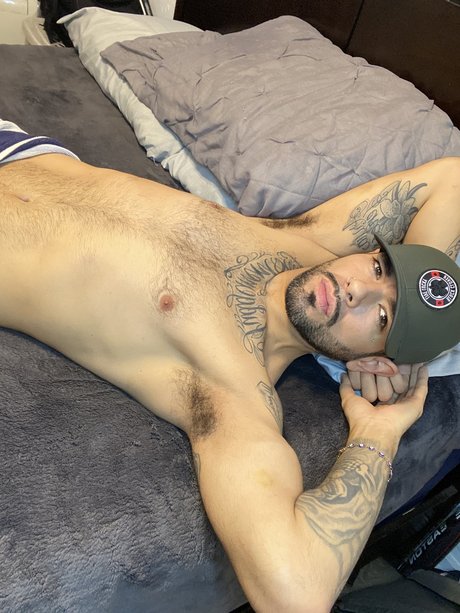 Foto desnuda filtrada de OnlyFans de Raymond A Cota
