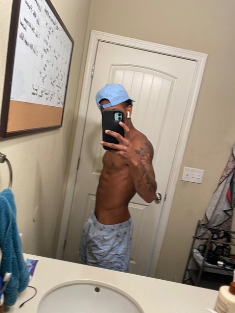 Foto desnuda filtrada de OnlyFans de Sniper