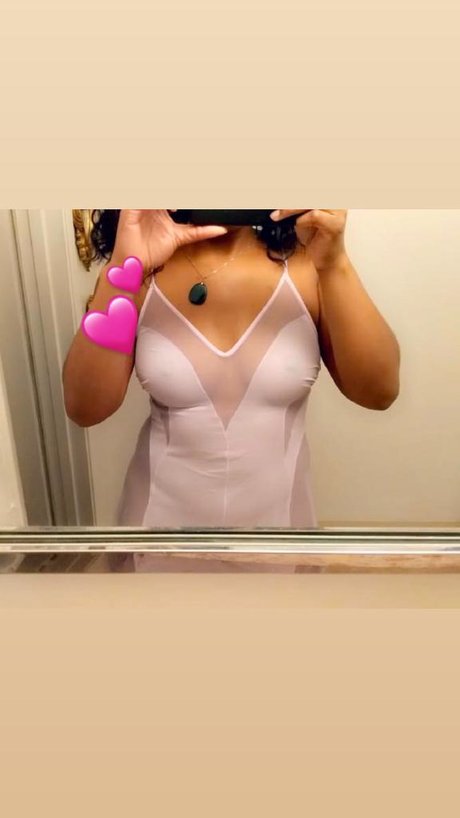 Foto desnuda filtrada de OnlyFans de Naughty Shy Nerd