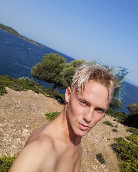 Foto desnuda filtrada de OnlyFans de Naughty Model