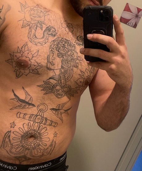 Foto desnuda filtrada de OnlyFans de Amir Mo