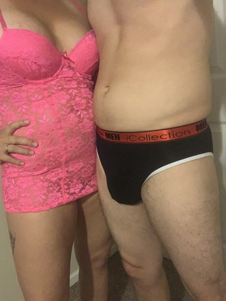 Foto desnuda filtrada de OnlyFans de Naughty Midwest Couple