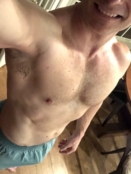 Foto desnuda filtrada de OnlyFans de Naughty Swinger 