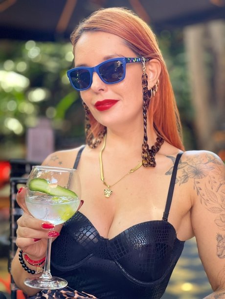 Foto desnuda filtrada de OnlyFans de Una Copa En Algn Lugar De La Ciudad 