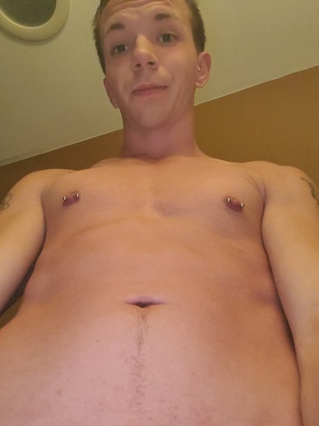 Foto desnuda filtrada de OnlyFans de Alexander Devine