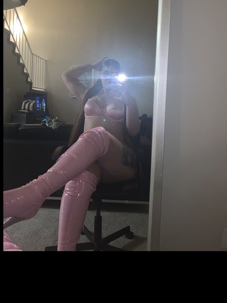 Foto desnuda filtrada de OnlyFans de Bharlenabharbie