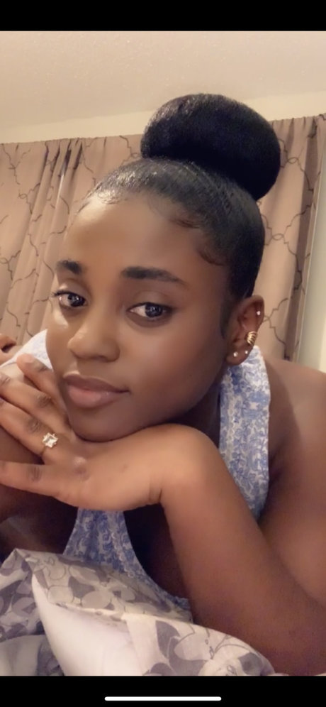 Foto desnuda filtrada de OnlyFans de Chocolate  Strawberry 
