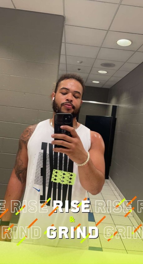 Foto desnuda filtrada de OnlyFans de Drobwithdapole