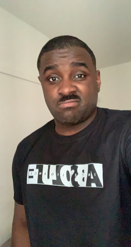 Foto desnuda filtrada de OnlyFans de Mr B Smooth