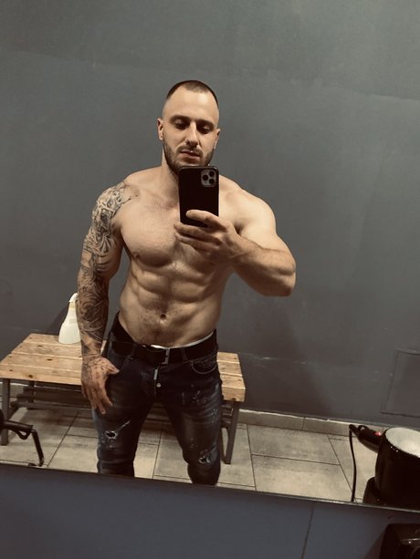 Foto desnuda filtrada de OnlyFans de Claudelo