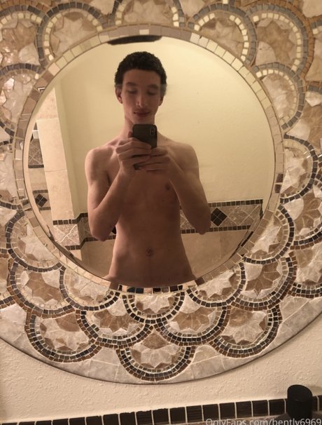 Foto desnuda filtrada de OnlyFans de The Boy Next Door