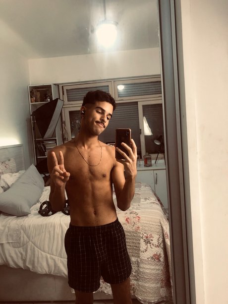 Foto desnuda filtrada de OnlyFans de Camilo Amorim