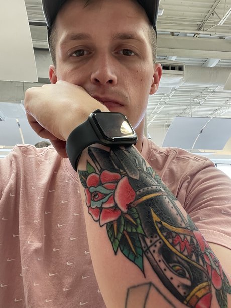 Foto desnuda filtrada de OnlyFans de James