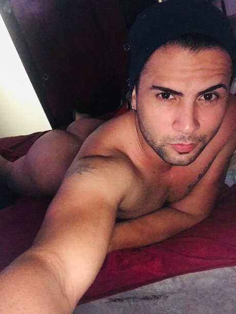 Foto desnuda filtrada de OnlyFans de Henry Diaz 