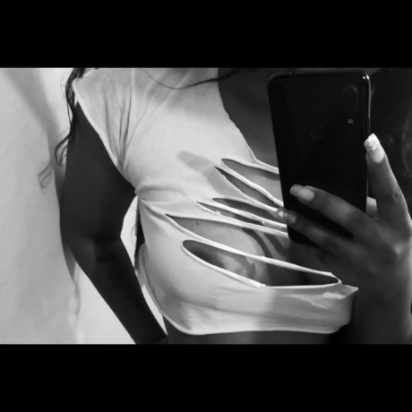 Foto desnuda filtrada de OnlyFans de Nhia
