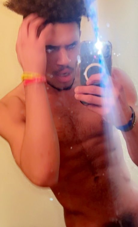 Foto desnuda filtrada de OnlyFans de Neverseeafake