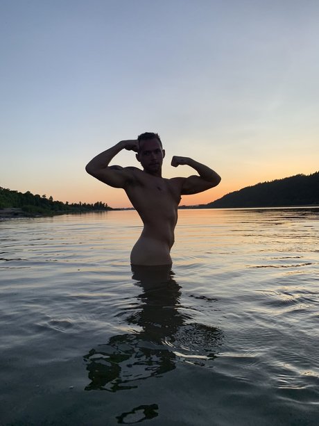 Foto desnuda filtrada de OnlyFans de Axel 