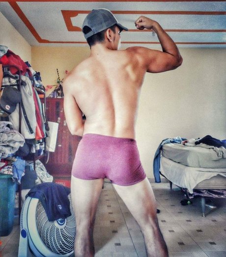 Foto desnuda filtrada de OnlyFans de Angel Tacru