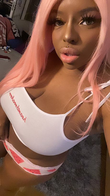 Foto desnuda filtrada de OnlyFans de Barbiexedge 