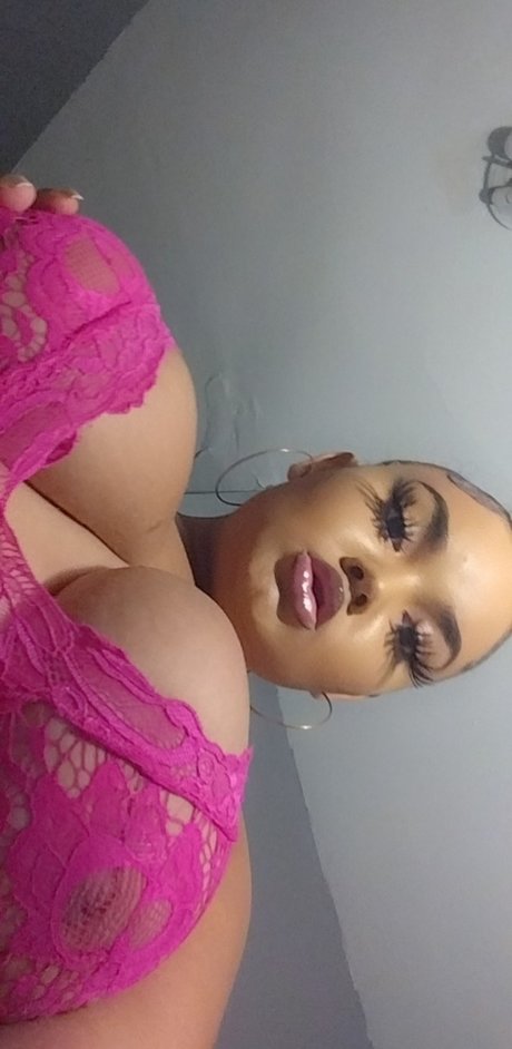 Foto desnuda filtrada de OnlyFans de Henny 304
