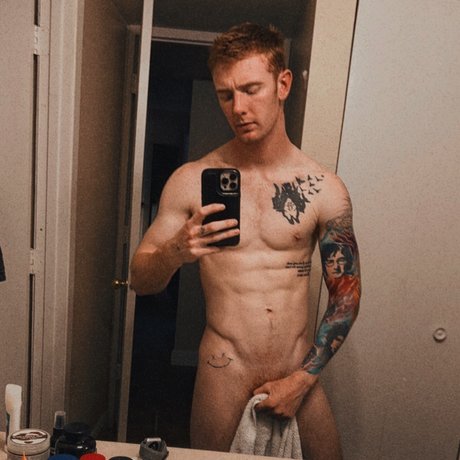 Foto desnuda filtrada de OnlyFans de Baker