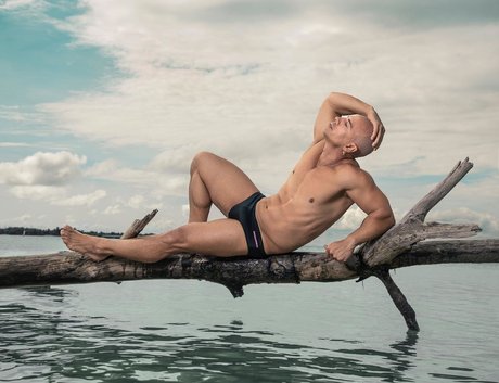 Foto desnuda filtrada de OnlyFans de Daddy Cane
