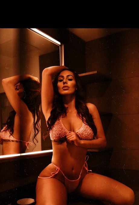 Foto desnuda filtrada de OnlyFans de Bellaxxx