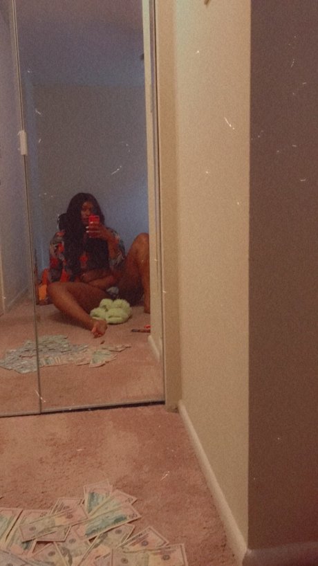 Foto desnuda filtrada de OnlyFans de Nikki Waves