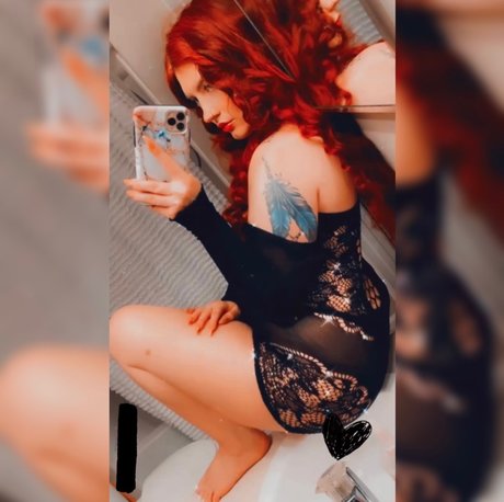 Nikki Luxx 