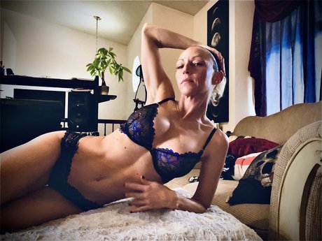 Foto desnuda filtrada de OnlyFans de Petite Hiphop Vixen