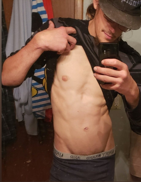 Foto desnuda filtrada de OnlyFans de Noah