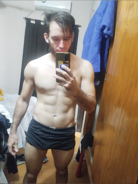 Foto desnuda filtrada de OnlyFans de Santiago