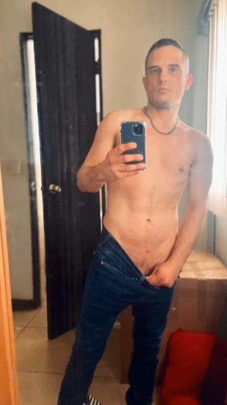 Foto desnuda filtrada de OnlyFans de Brian
