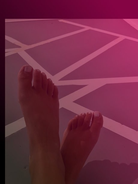Alyssa Feet