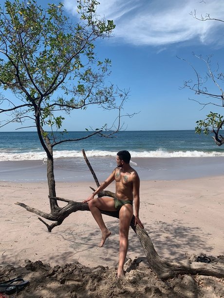 Foto desnuda filtrada de OnlyFans de Alex Montenegro