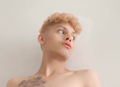 Foto desnuda filtrada de OnlyFans de Aimer Lapollo