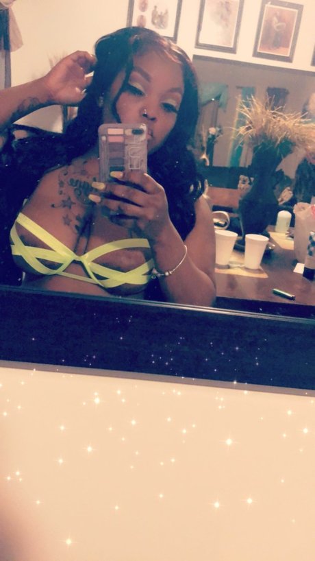 Foto desnuda filtrada de OnlyFans de Yourfavbbw69