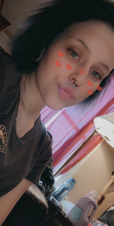 Foto desnuda filtrada de OnlyFans de Tatted An Petite
