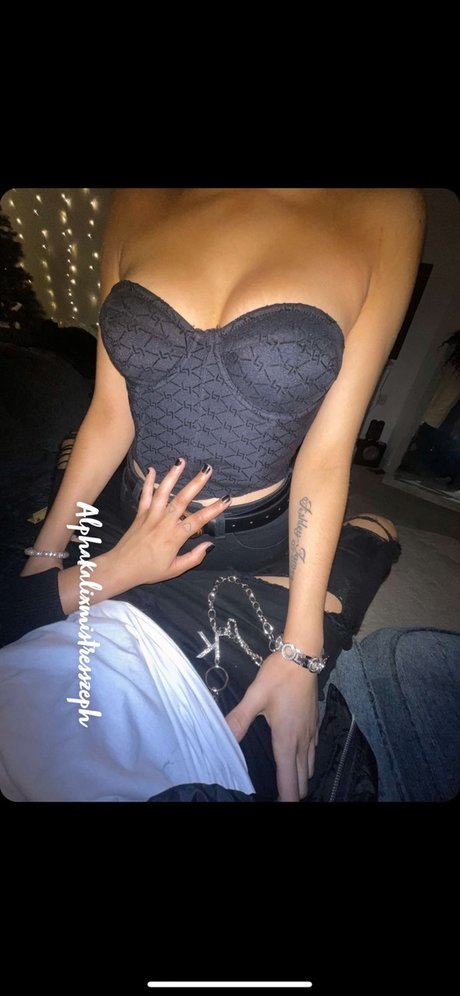 Foto desnuda filtrada de OnlyFans de Alpha Kali X Mistress Zeph