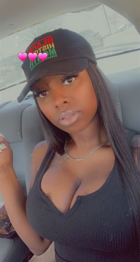 Foto desnuda filtrada de OnlyFans de Nigeria Johnson