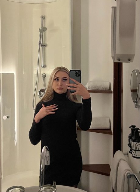 Foto desnuda filtrada de OnlyFans de Nina Se 19