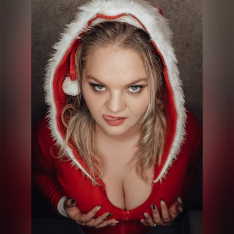 Foto desnuda filtrada de OnlyFans de Creazycurvygirl