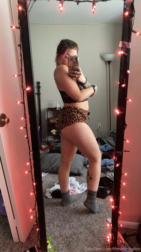 Foto desnuda filtrada de OnlyFans de Thevirgobabyx