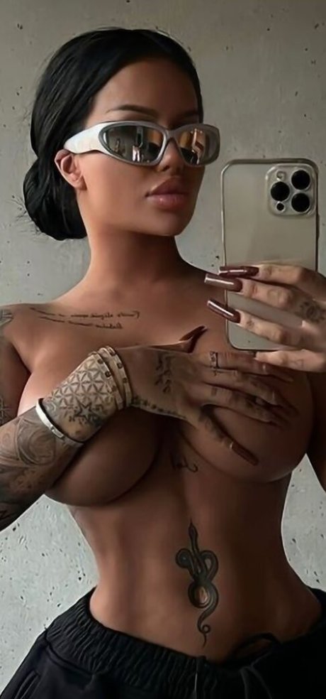 Foto desnuda filtrada de OnlyFans de Enise Sude