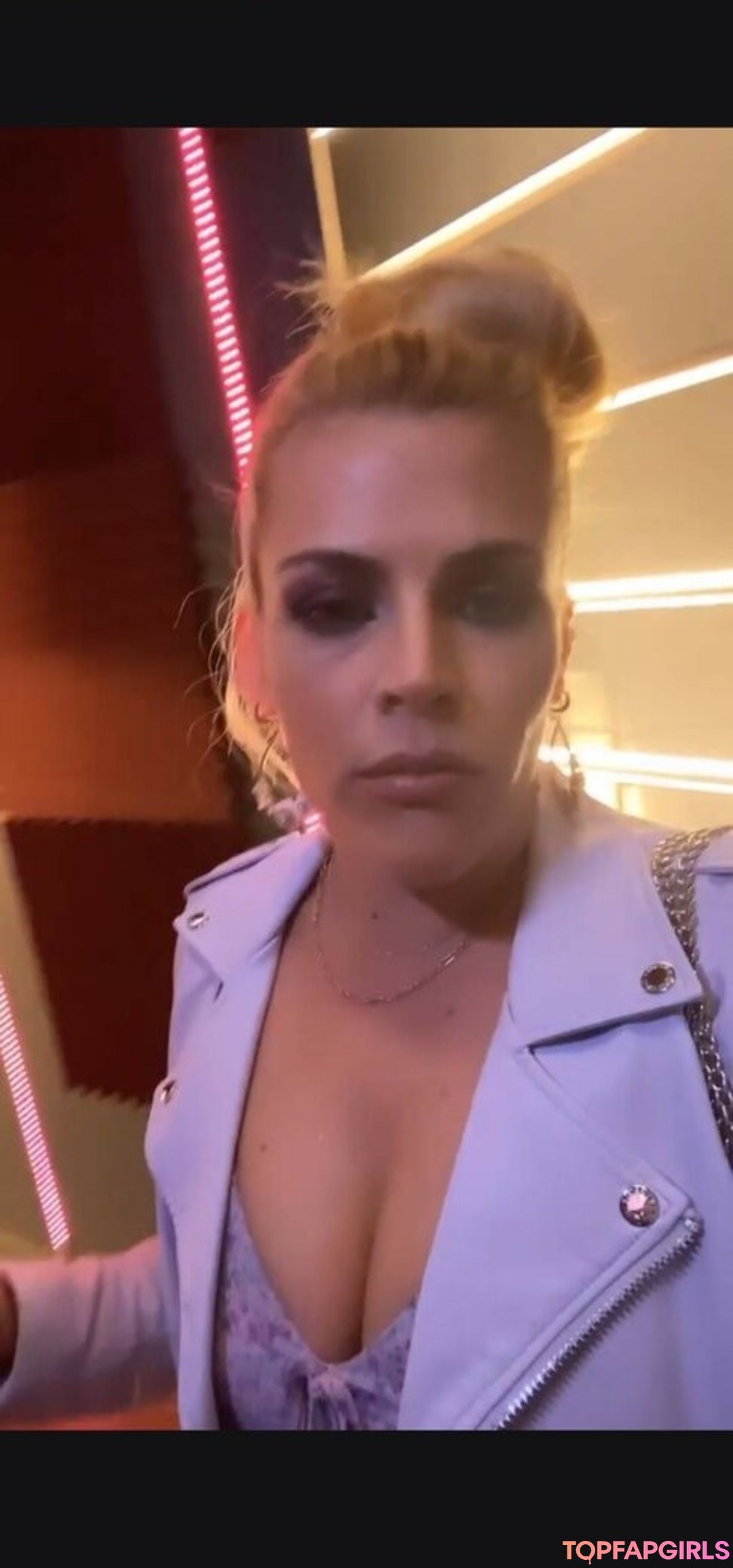 Foto desnuda filtrada de OnlyFans de Busy Phillips #31 Foto desnuda filtrada de OnlyFans de Busy Phillips #31