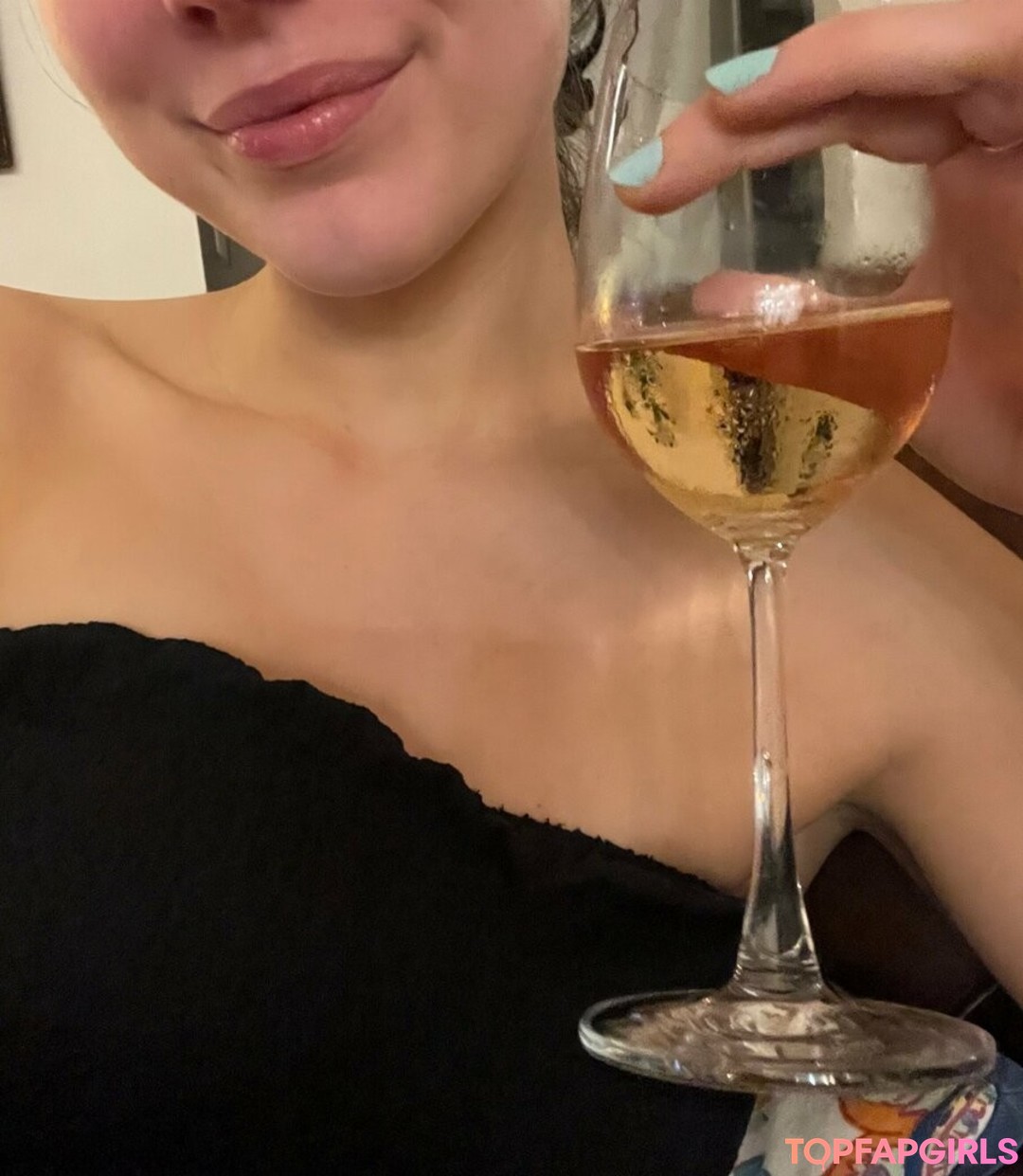 Foto desnuda filtrada de OnlyFans de Chillwithrose #18 Foto desnuda filtrada de OnlyFans de Chillwithrose #18